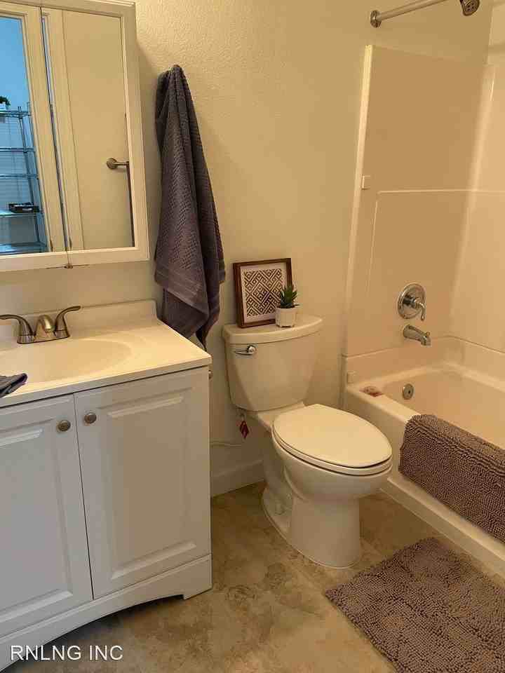 8074 Maple Avenue SE - Photo 3 of 4