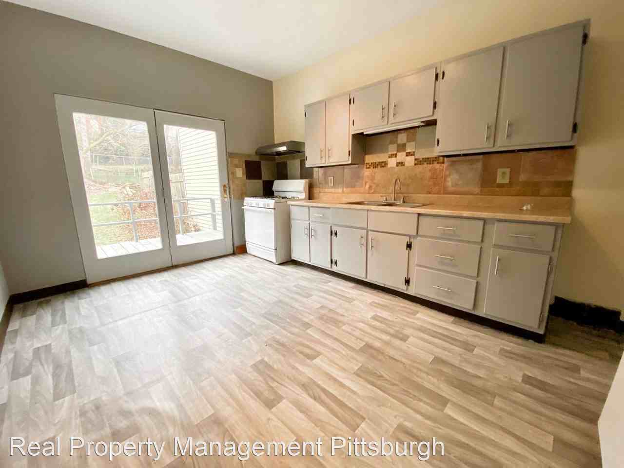 318 Greenfield Ave - Photo 2 of 10