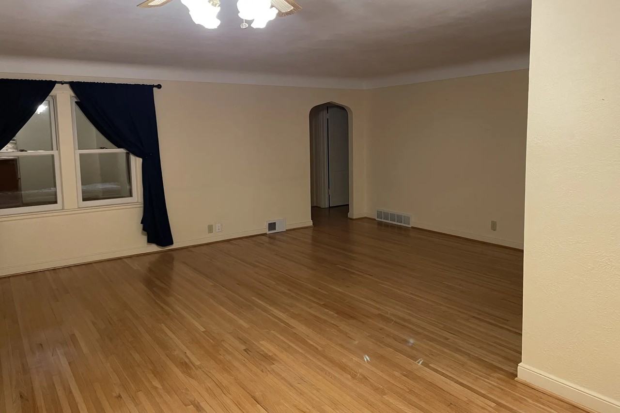 202 120th St - Photo 3 of 17