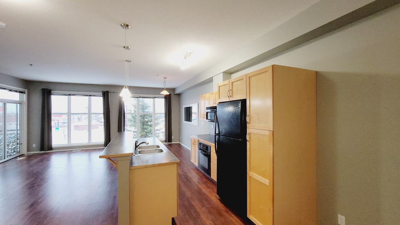 4835 104a St Nw - Photo 3 of 14