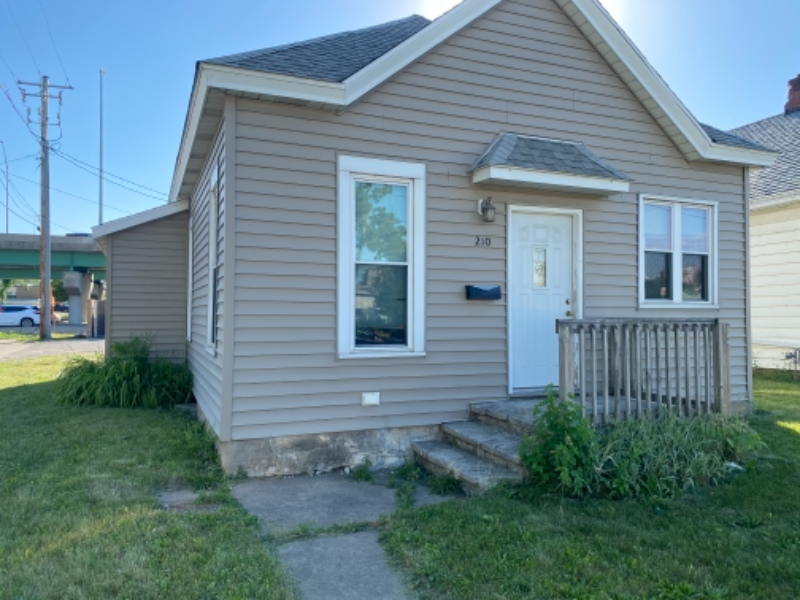 210 3rd St Sw - Photo 2 of 11