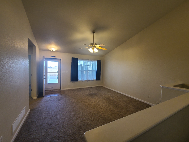 915 Alta Mae St - Photo 3 of 15