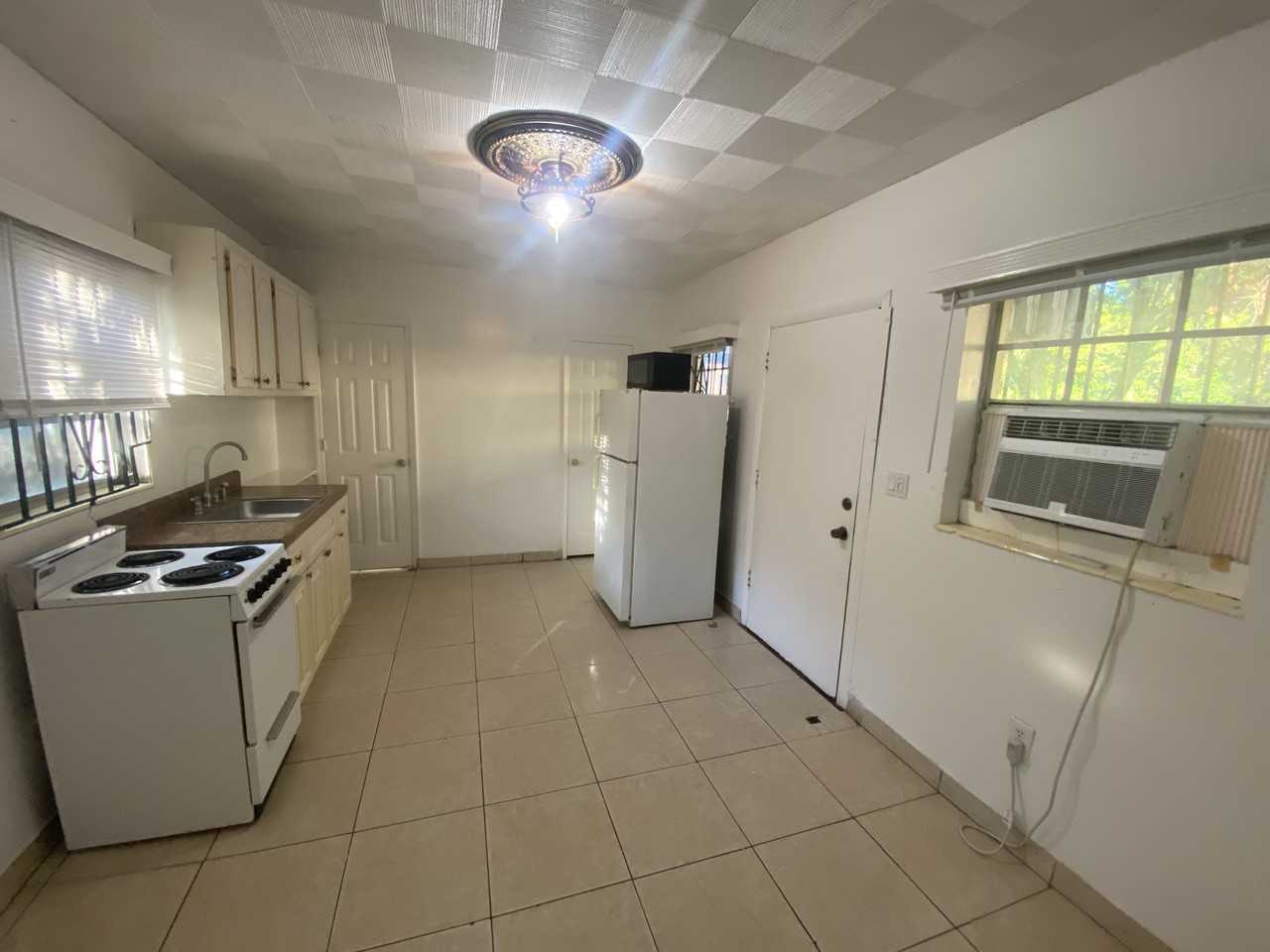 119 NE 56th St - Photo 3 of 9