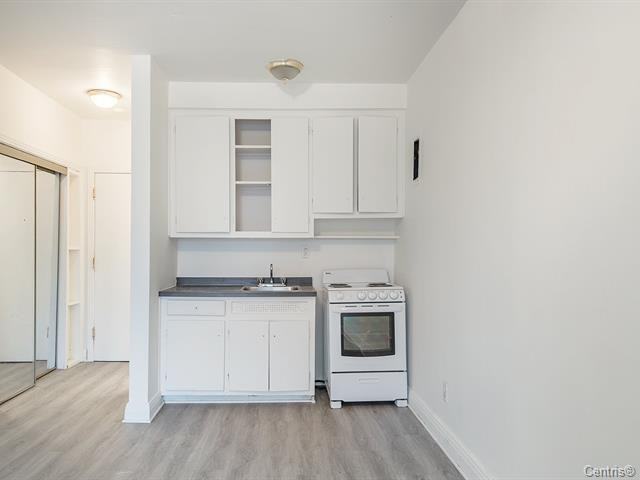 3614 Rue Ontario Est #10 - Photo 3 of 10