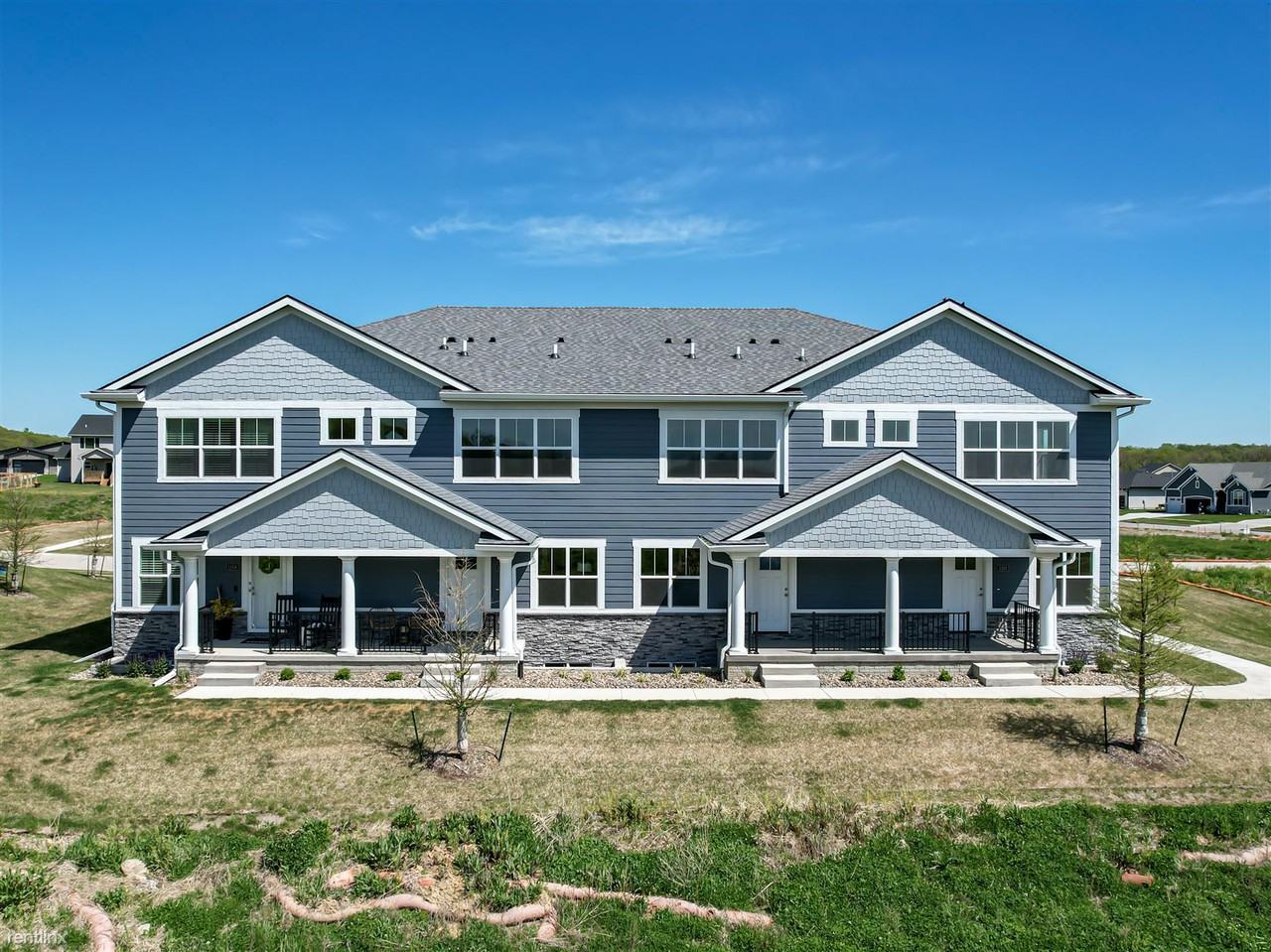 Kings Grove Townhomes Apartments 1448 S Kings Grove Ave, West Des