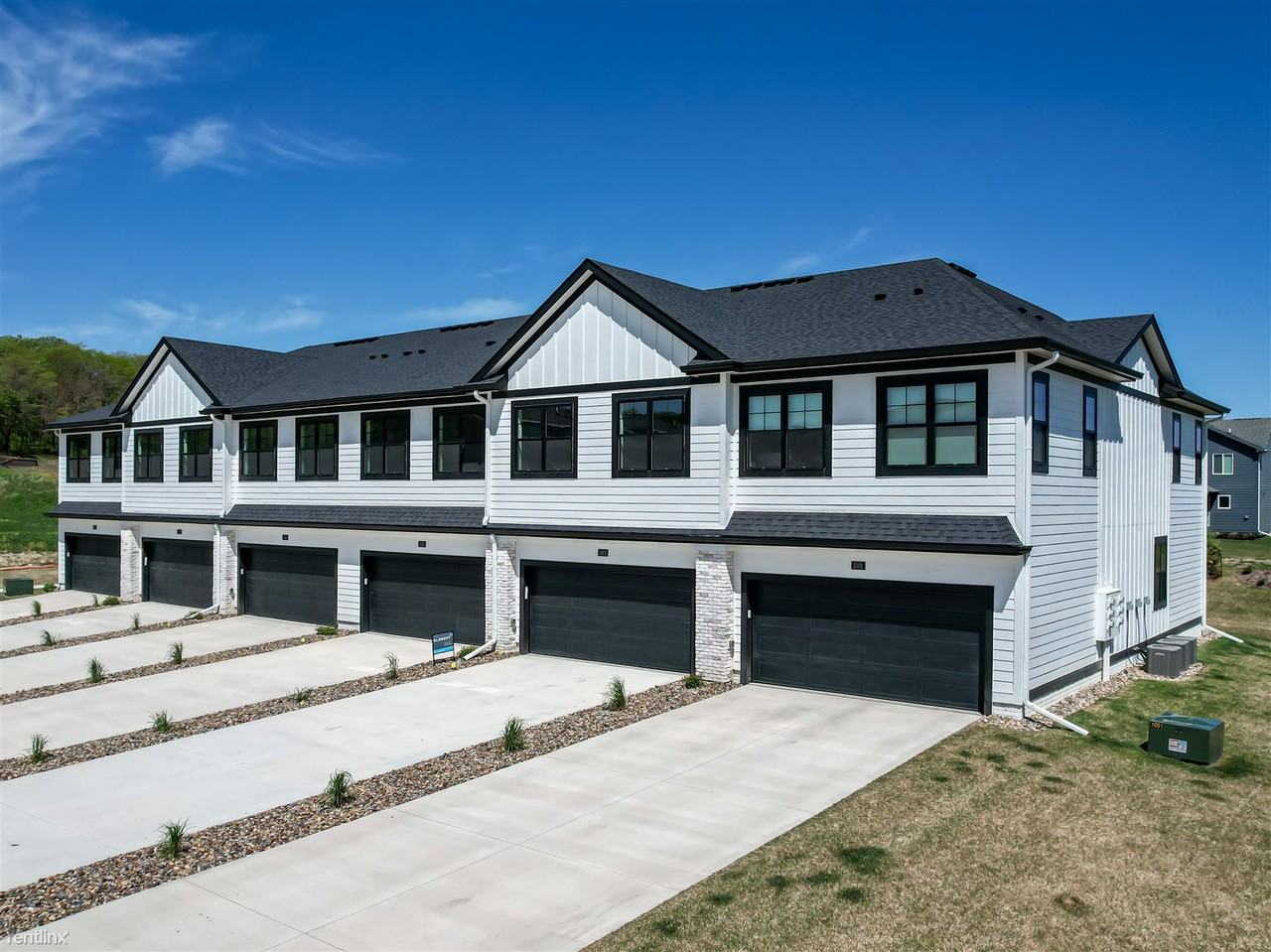 Kings Grove Townhomes Apartments 1448 S Kings Grove Ave, West Des