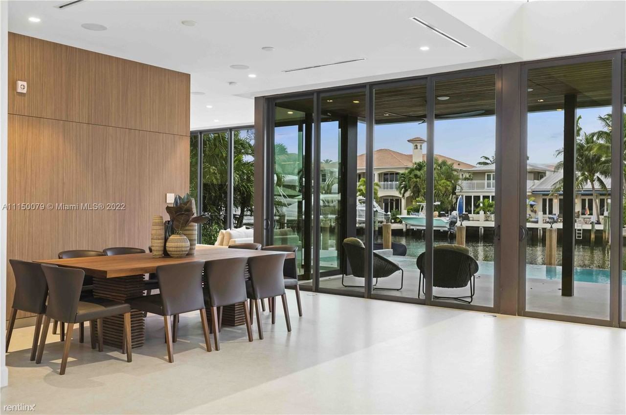 1537 Se 13th St - Photo 3 of 10