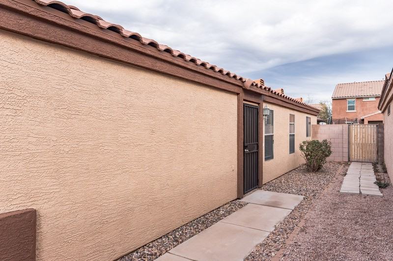 10916 E Clovis Ave - Photo 2 of 23