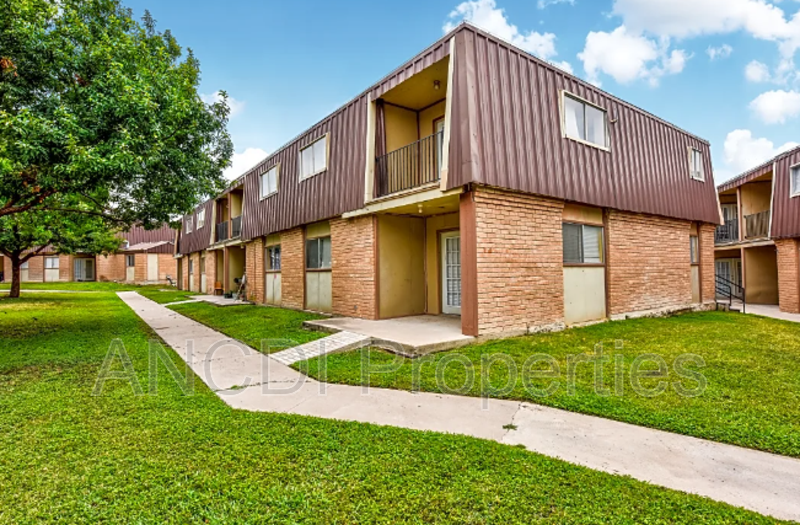 801 East 9th Street - Photo 2 of 10