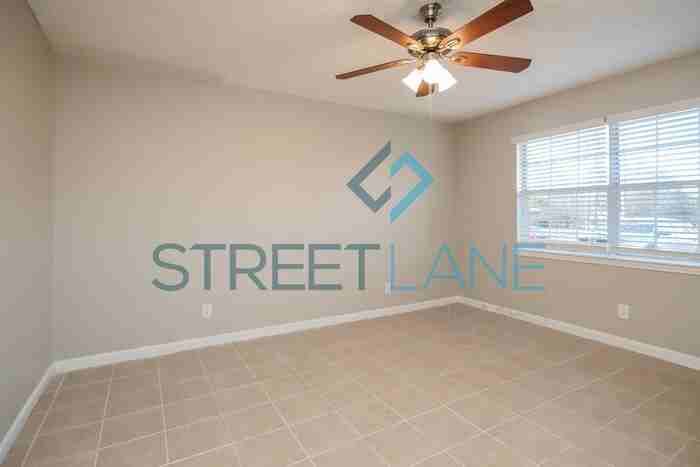 107 Lincoln Ln - Photo 2 of 15