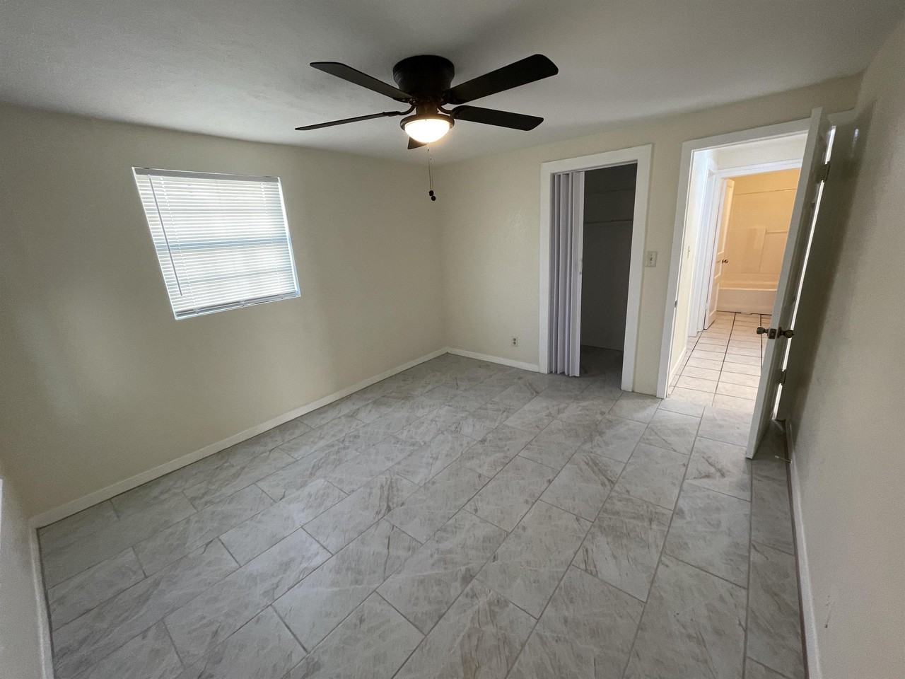 2405 Everett St #1 - Photo 5 of 12
