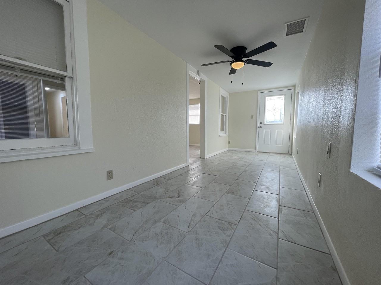 2405 Everett St #1 - Photo 7 of 12