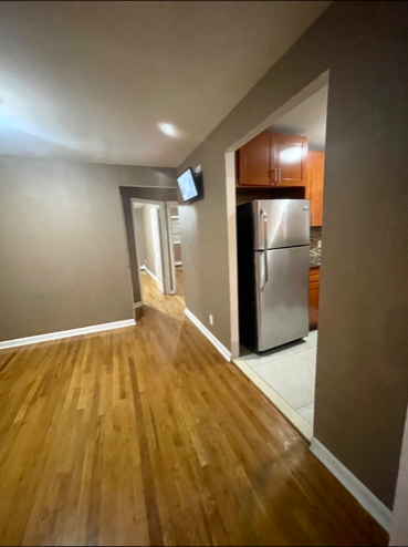 1011 Teller Ave - Photo 3 of 9