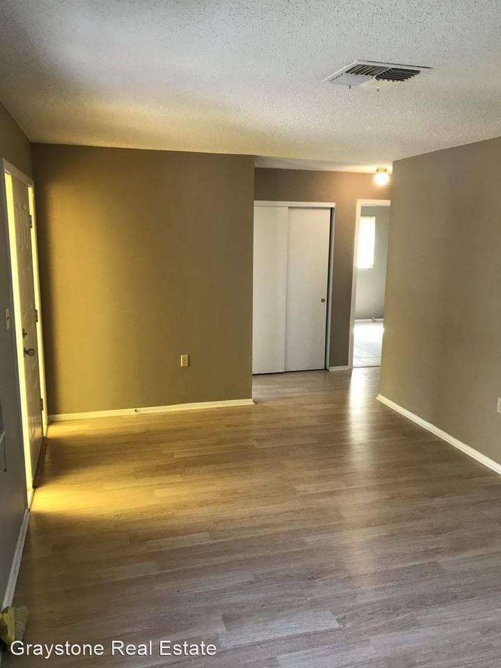 8440 Fox Hollow Dr - Photo 2 of 24