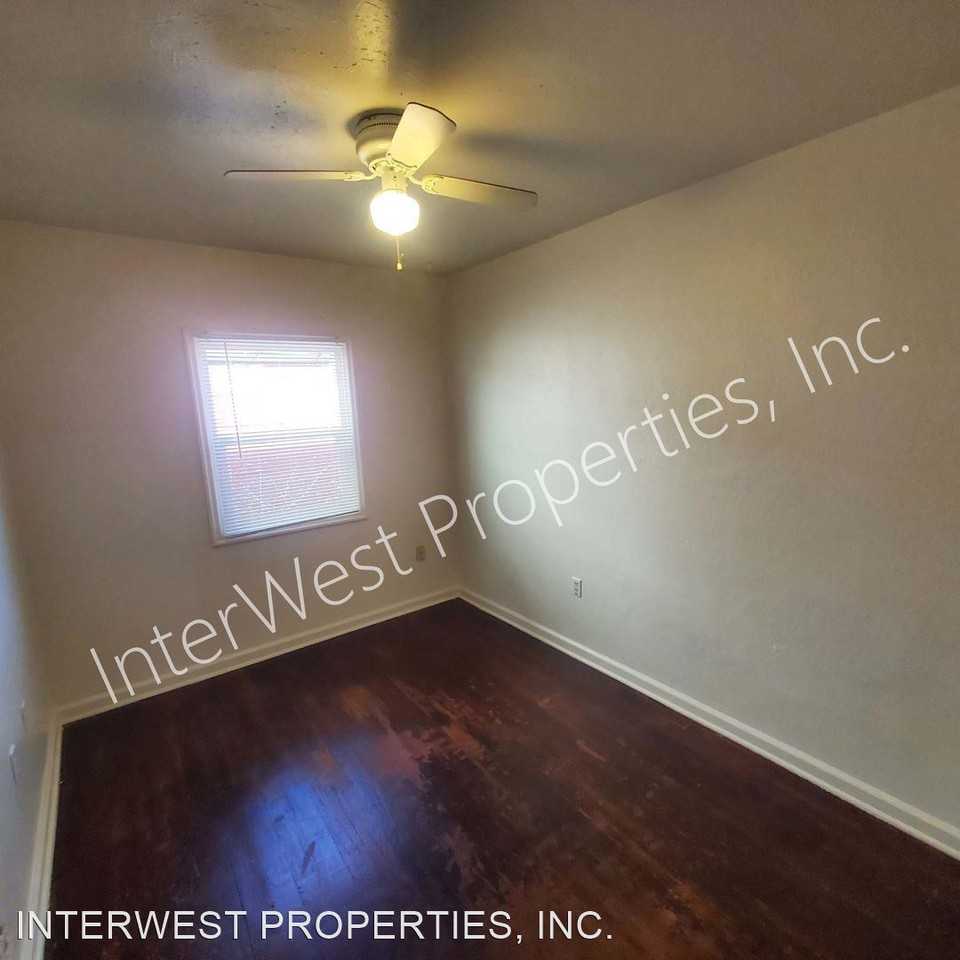 7881 SW CAPITOL HWY - Photo 2 of 13