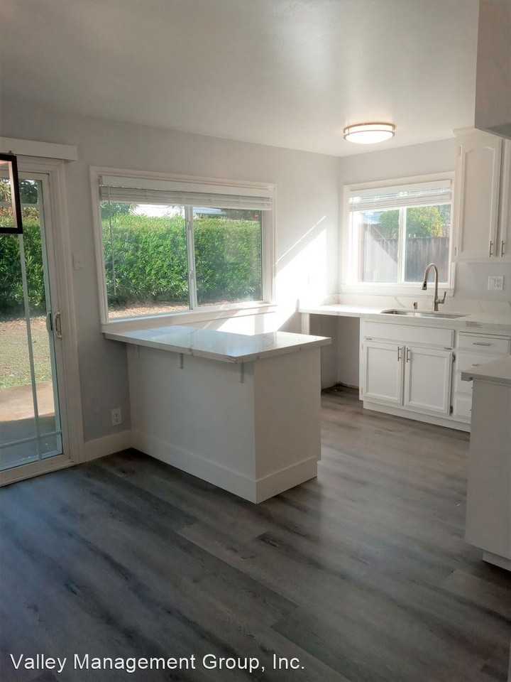 1340 Old Park Pl - Photo 3 of 23