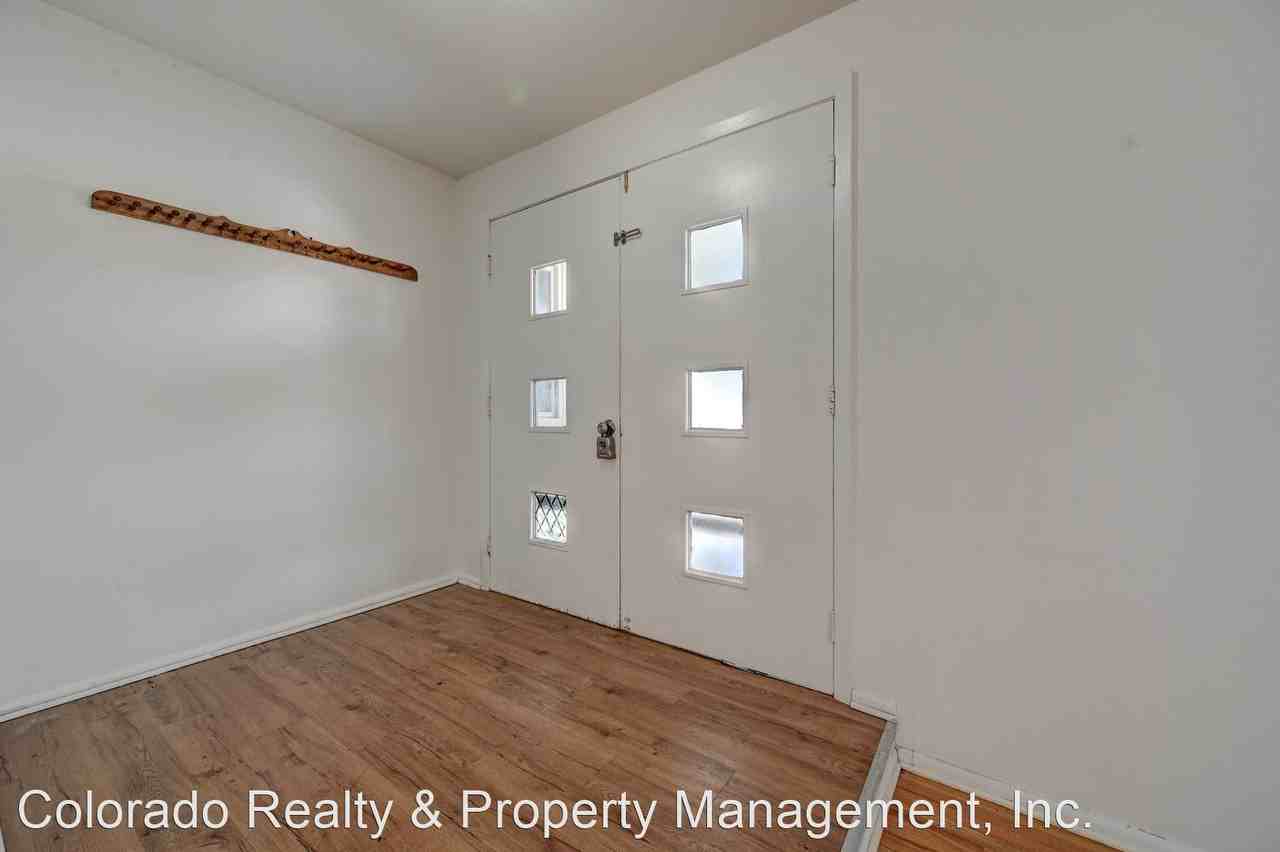 3260 E Maplewood Ave - Photo 3 of 45