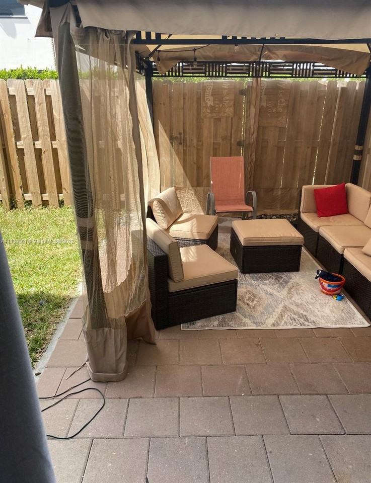 25180 Sw 114th Ave - Photo 2 of 7