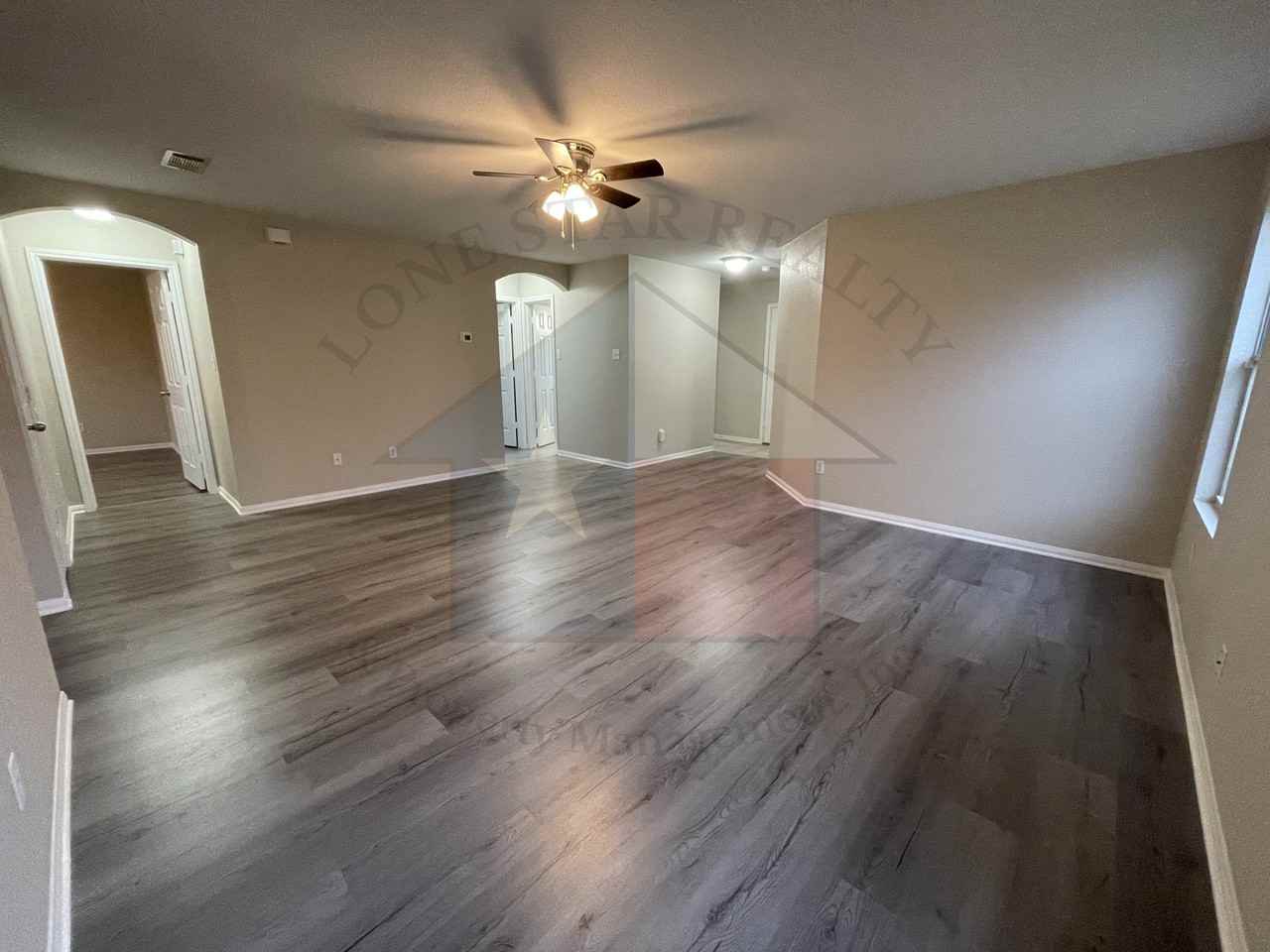 3003 John Porter Dr - Photo 3 of 18