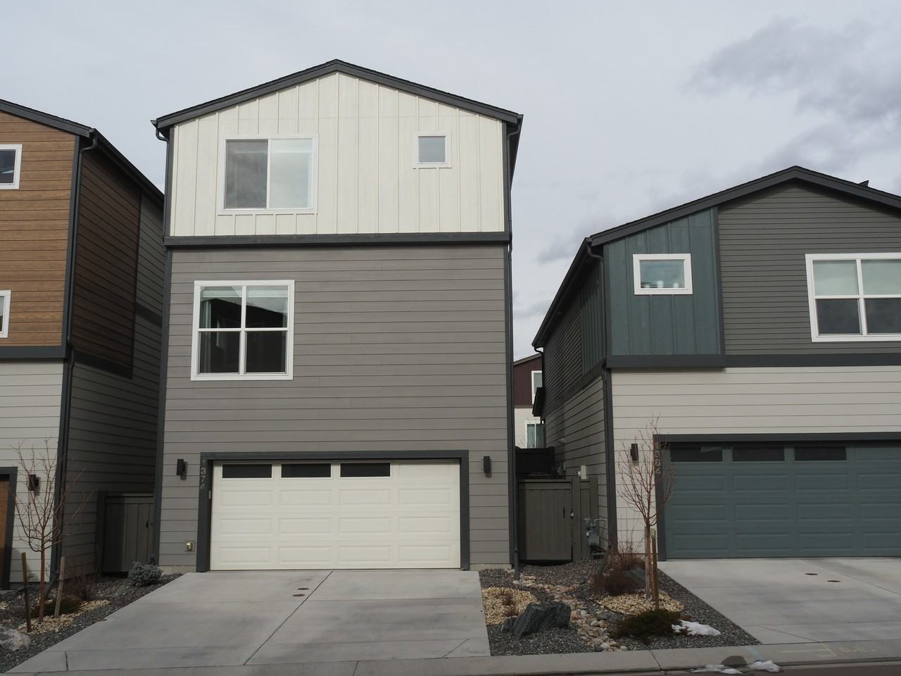 1374 Sunshine Valley Way - Photo 2 of 22