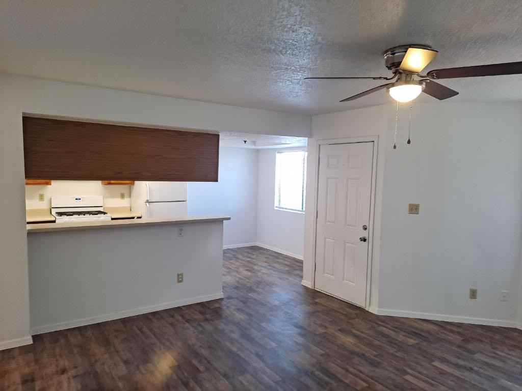 485 Vancouver Rd Se - Photo 2 of 19