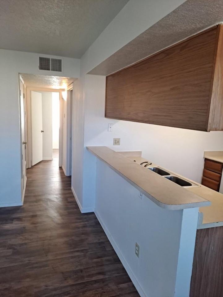 485 Vancouver Rd Se - Photo 4 of 19