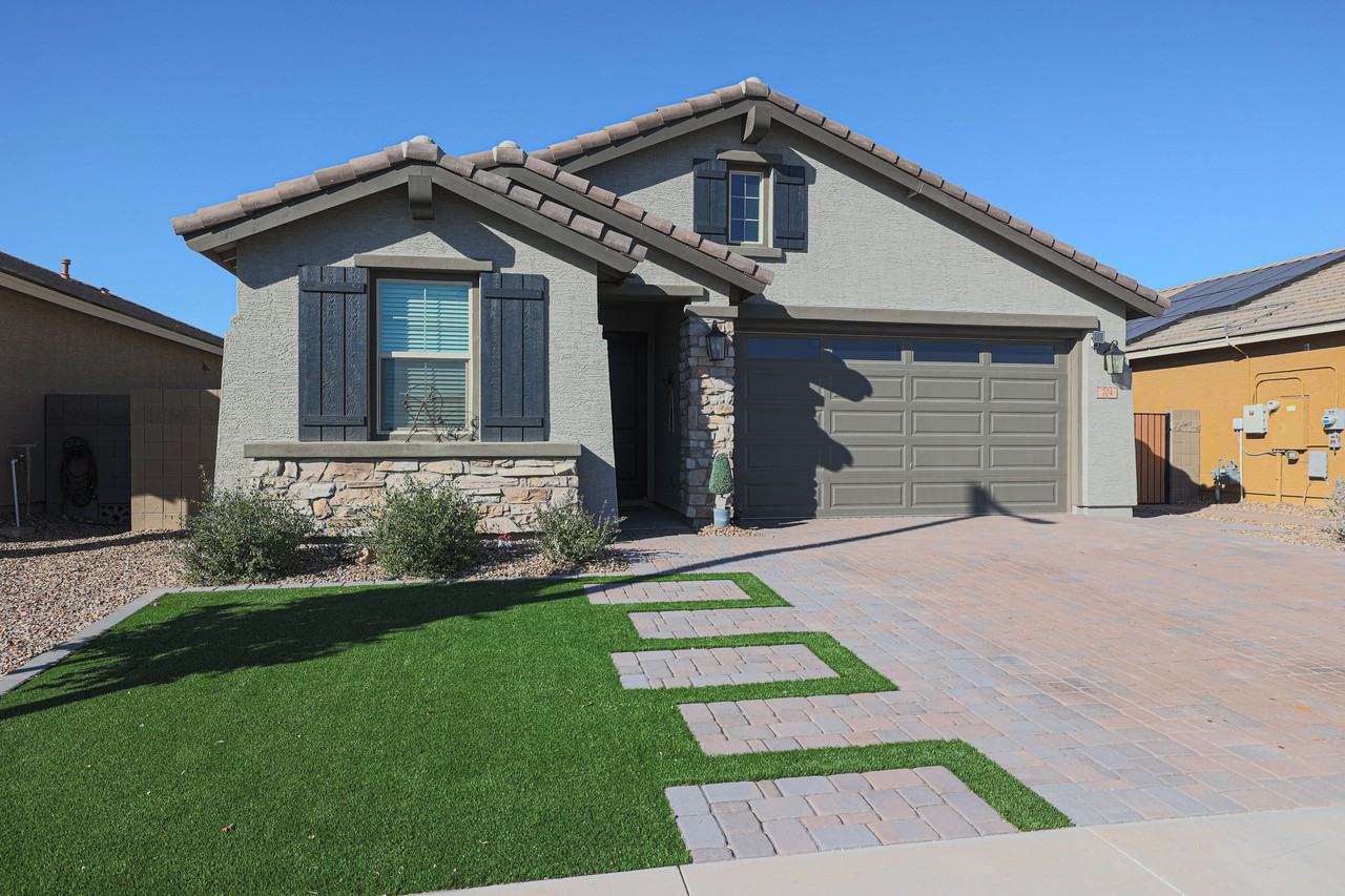 704 N 152nd Dr - Photo 3 of 30