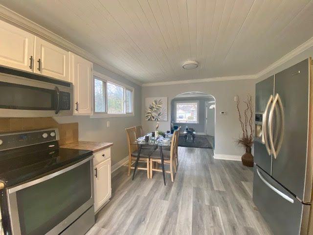 21 Eastman Ave - Photo 3 of 15