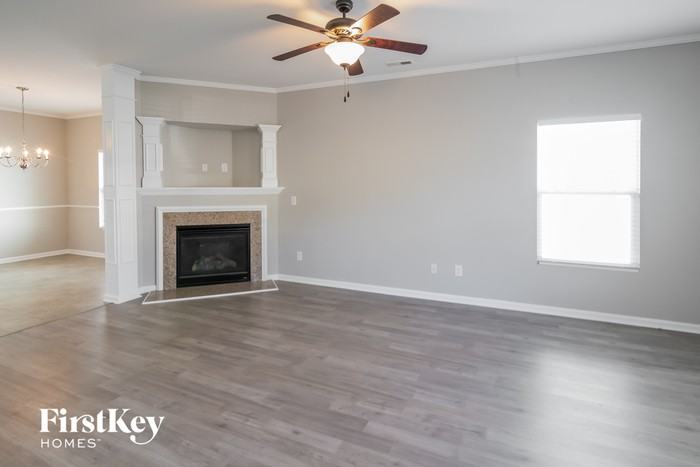 7488 Northgate Dr - Photo 3 of 15