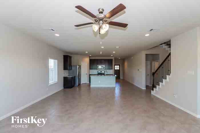 1219 Governor Dr - Photo 3 of 15