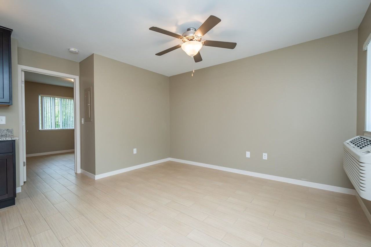 203.5 6th Street #8 - Photo 6 of 18