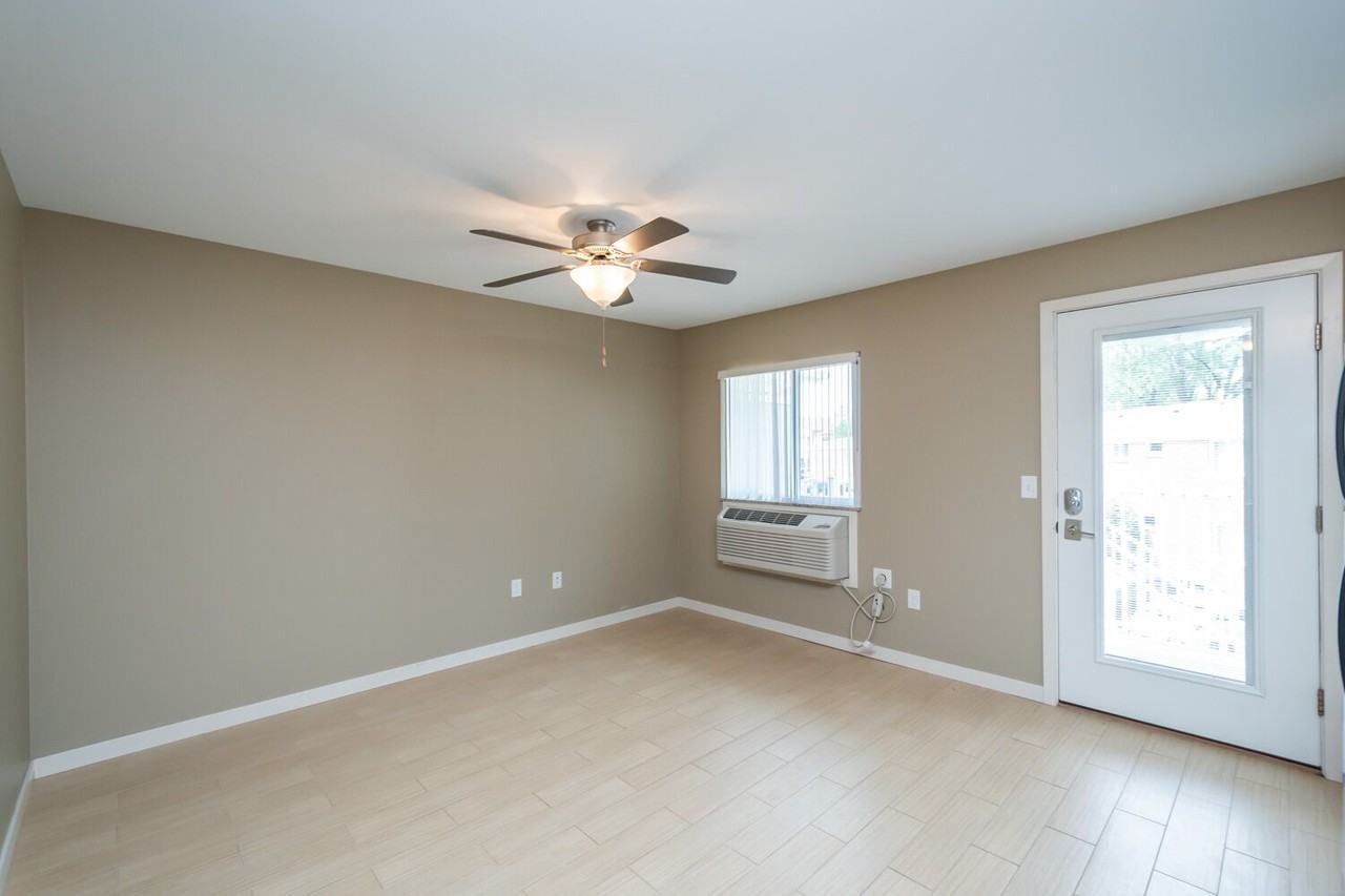 203.5 6th Street #8 - Photo 5 of 18