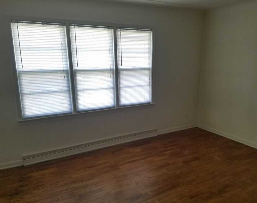 515 Smith Avenue - Photo 5 of 10