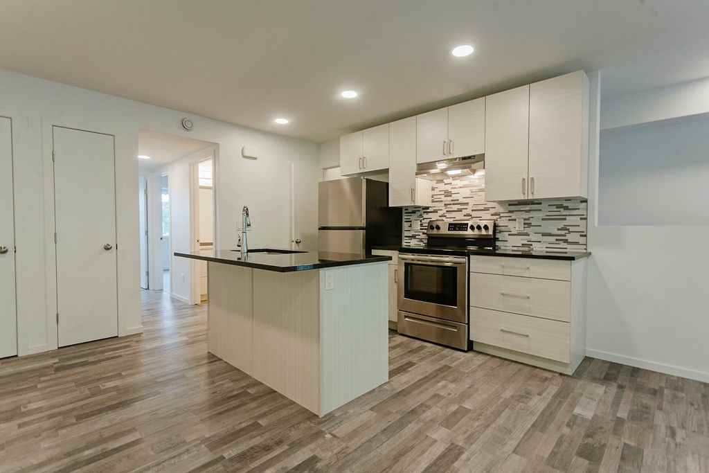 1959 Herman Avenue - Photo 2 of 20