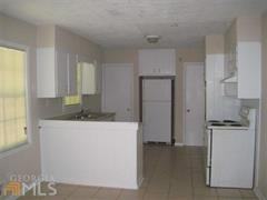 3535 Glenview Cir SW - Photo 3 of 10