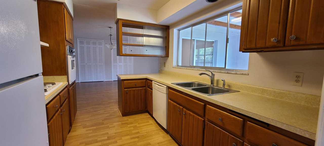 1329 Fairfield Dr #1 - Photo 4 of 18