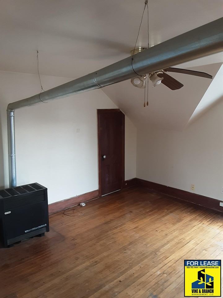 1528 Erie Ave #1528 - Photo 3 of 16