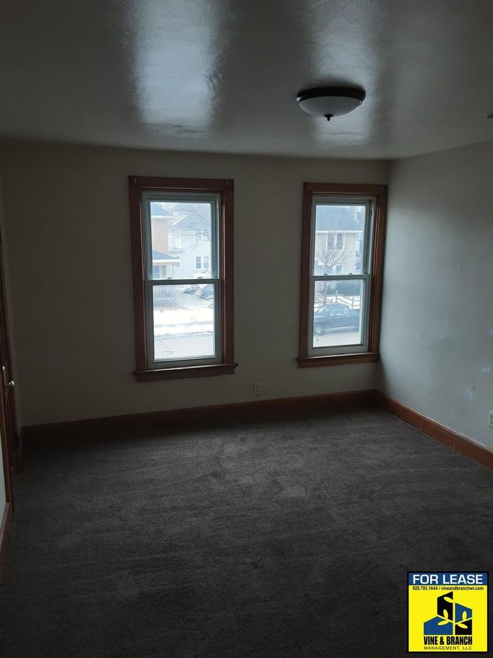 1528 Erie Ave #1528 - Photo 4 of 16