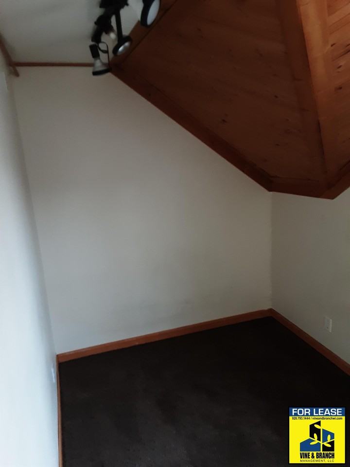 1528 Erie Ave #1528 - Photo 5 of 16
