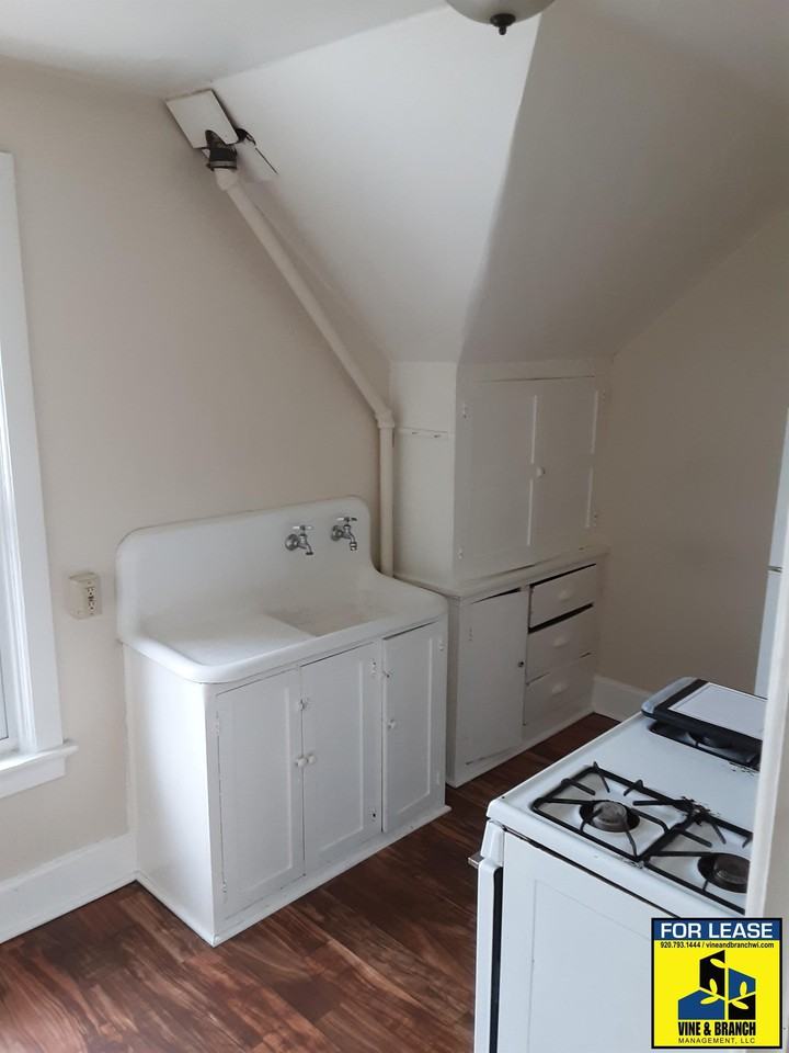 1528 Erie Ave #1528 - Photo 6 of 16