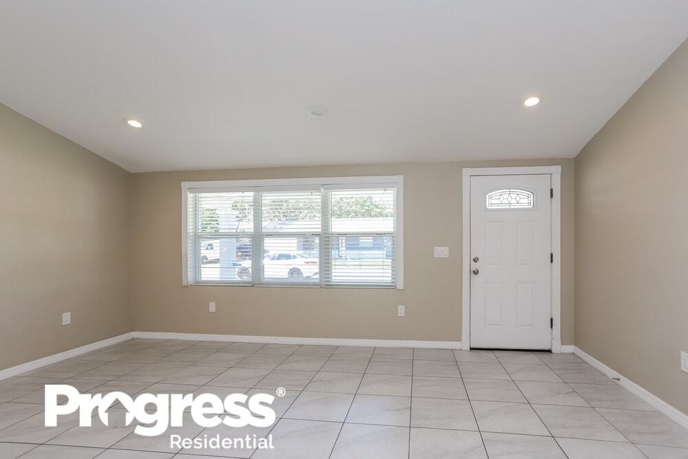 11712 Oceanside Dr - Photo 3 of 25