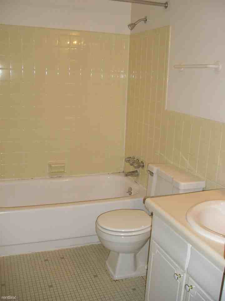 Cambria Townhomes Apartments 1530 Cambria Dr, East Lansing, MI 48823