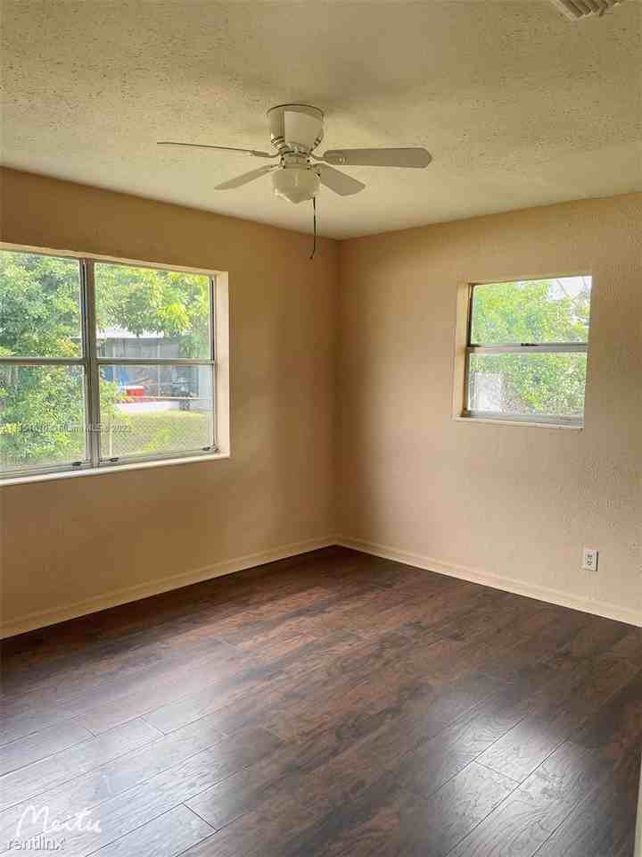 600 Nw 38th Ave - Photo 2 of 10