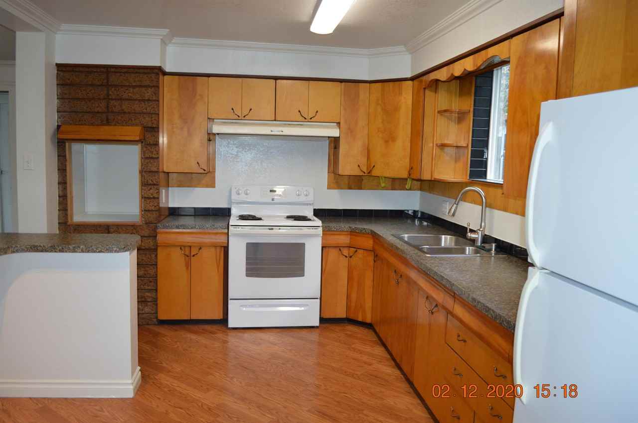 416 E 3rd St #1 - Photo 4 of 14