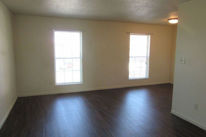 210 1/2 W Montgomery St - Photo 2 of 9