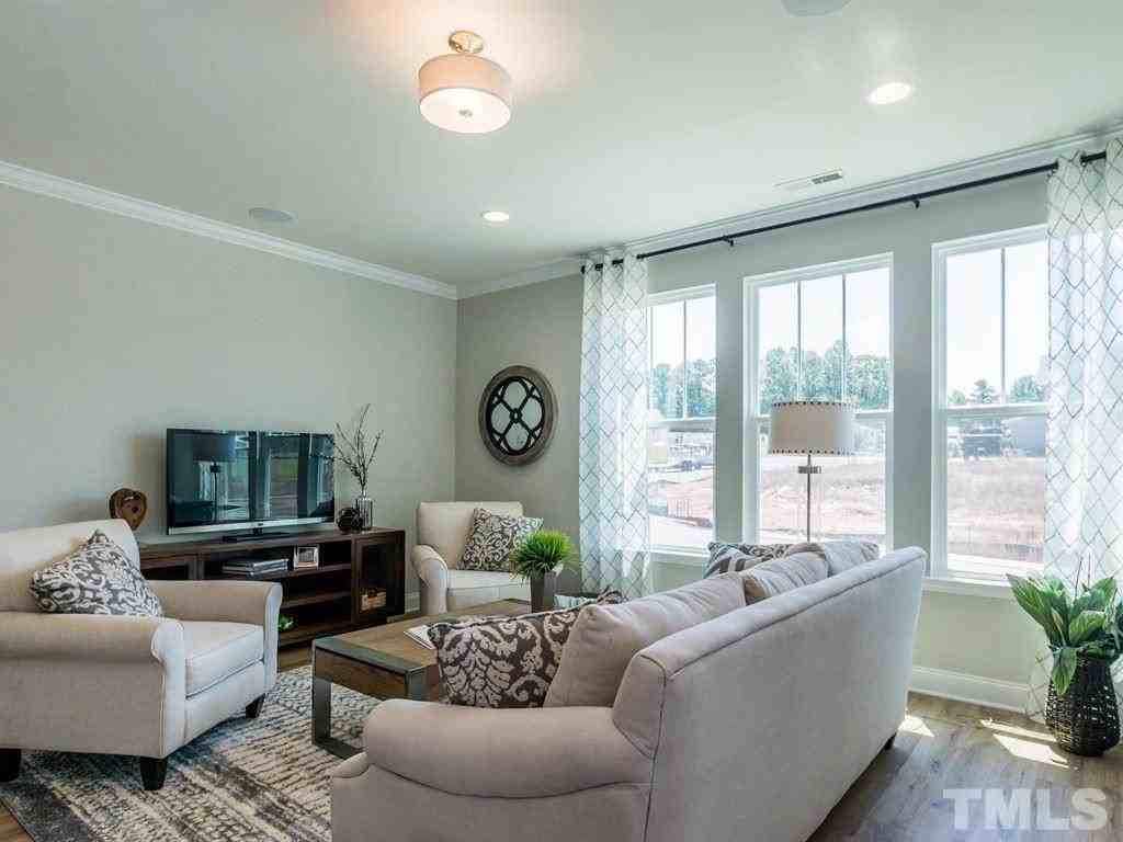 1305 Scholar Dr - Photo 3 of 23