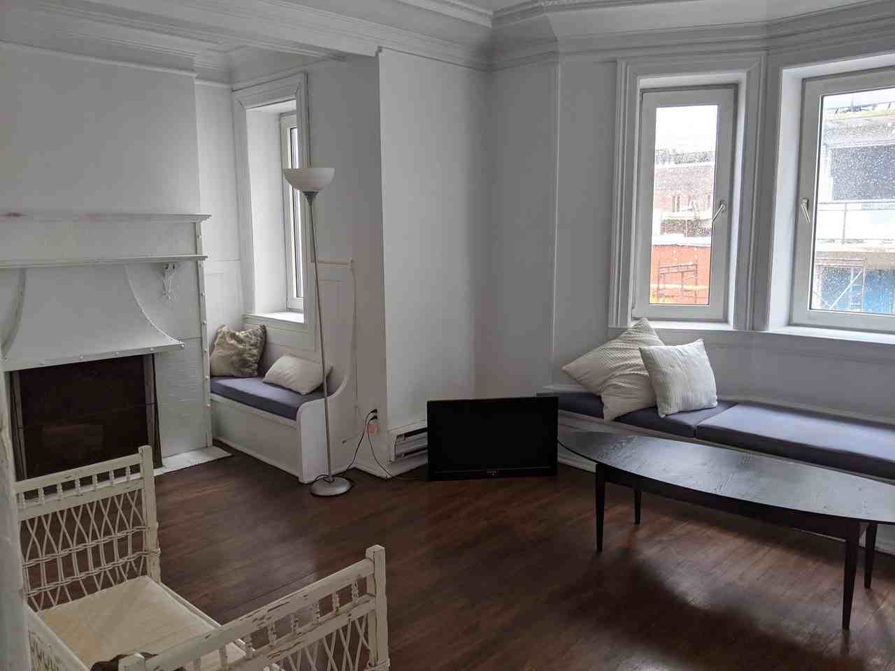 3615 Rue Lorne Crescent #1 - Photo 5 of 9