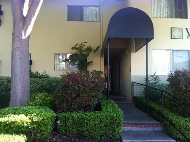 2033 Latham St - Photo 4 of 8