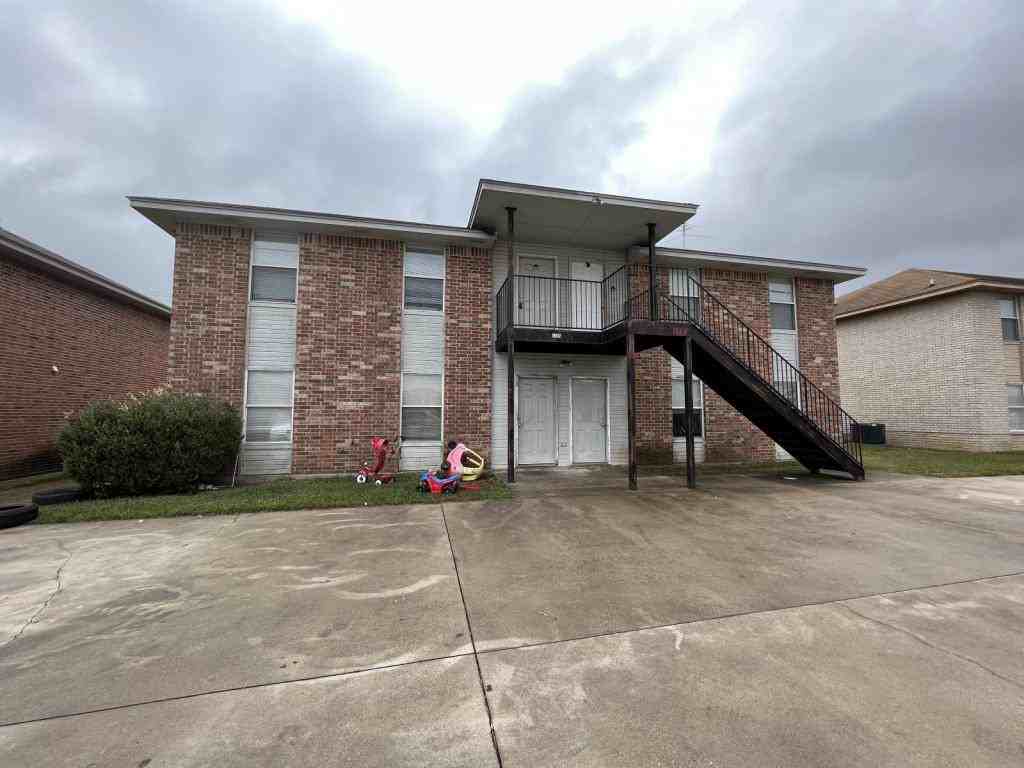 5708 Greengate Dr Apt C - Photo 2 of 12