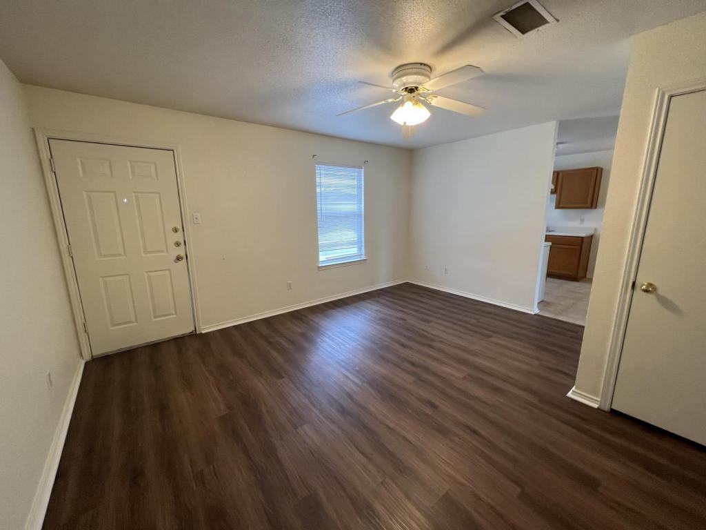 5708 Greengate Dr Apt C - Photo 4 of 12